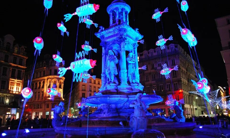 Что является световым годом. Фестиваль огней во Франции. Festival of Lights (Lyon). Праздник в Лионе.