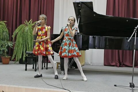 На сцене семьи