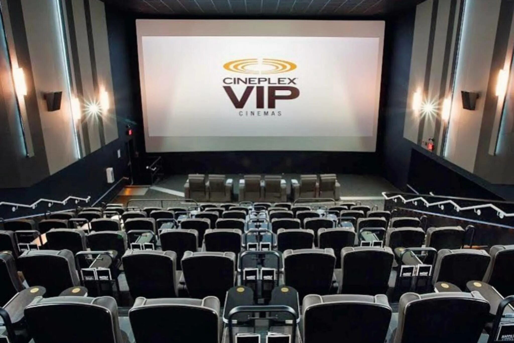 T4 the cinema blog. Синема парк Роял парк премиум зал. Кинотеатр Синема вип зал. Кинотеатр Cineplex Кишинев. Синема парк Роял парк зал 1.