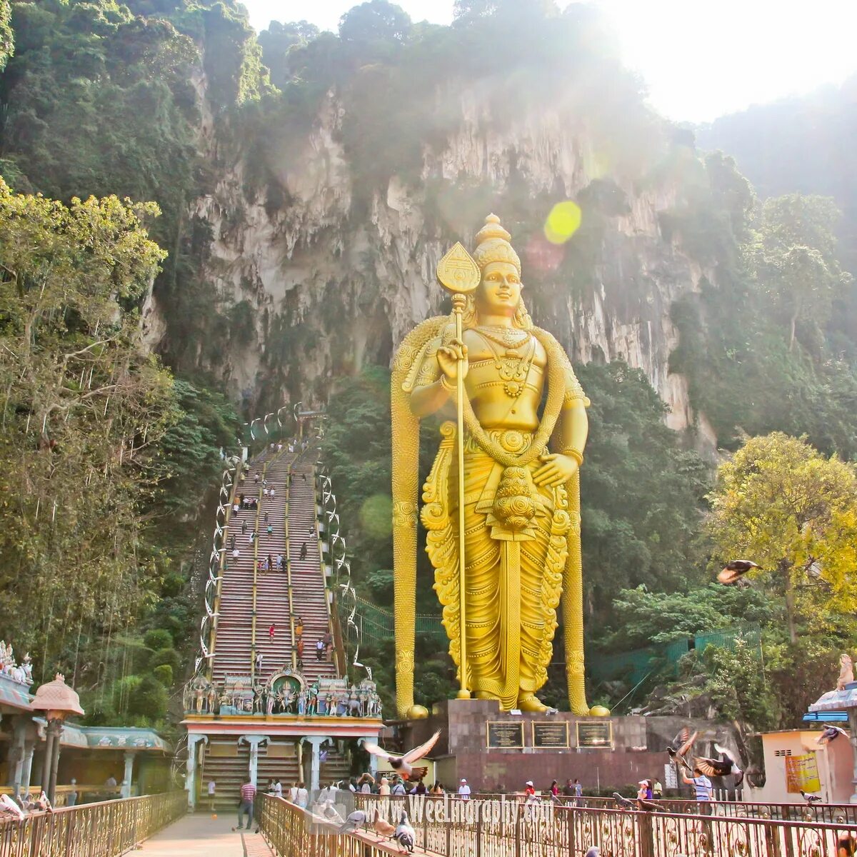 Batu caves куала лумпур. Индуистский храм матале шри ланка. Храм мариамман бангкок. Куала лумпур китайский храм. Малайзия.
