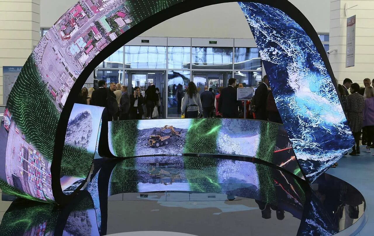 Выставка вэф 2022 владивосток. Вэф 2024 владивосток. Молодежный вэф 2022 владивосток. Выставка вэф 2022 владивосток. Аллея партнеров на вэф телекомпании.