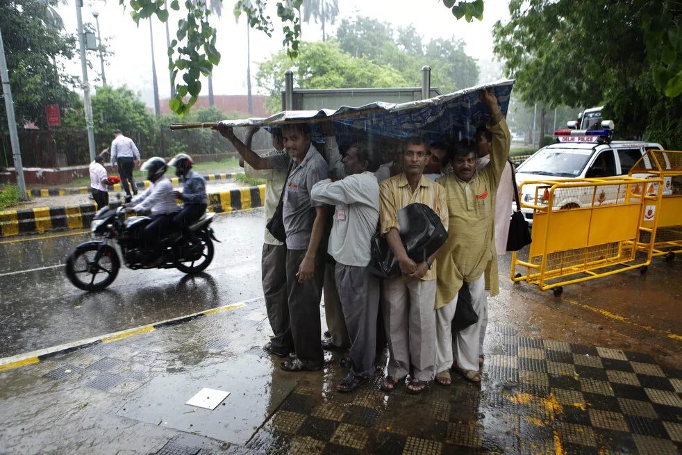Первый ливень в африку приходит. Муссонные дожди в Индии. Дождь в Африке.