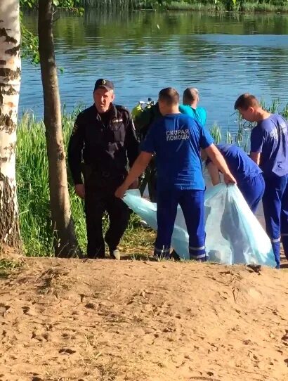 15 летняя девочка утонула 2021. Мчс на воде. Девочки на озере. Мчс на воде. Про девочка утонула.