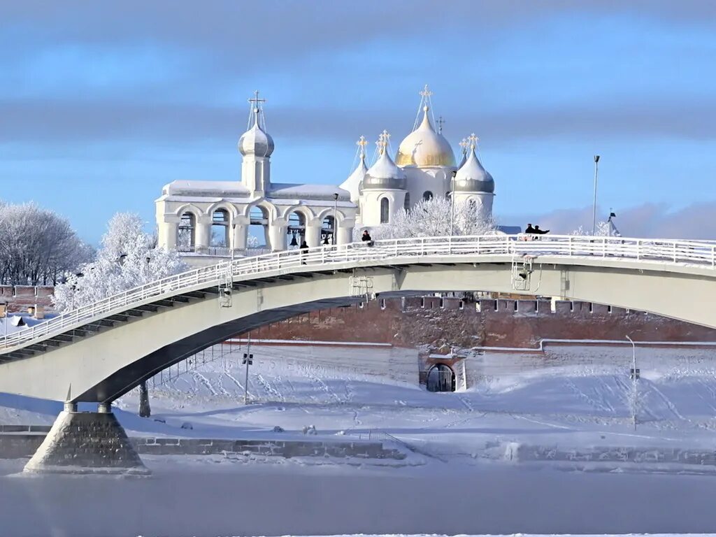 Новый год новгородская область. Горбатый мост Великий Новгород. Великий Новгород зима. Великий Новгород зимой. Великий мост Великий Новгород древний.