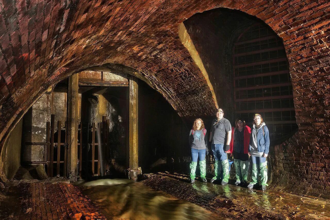 Подземные штольни. 4 дня под землей. Древние подземные тоннели. Бункер под лэти. Бункер 703 мид ссср в москве.