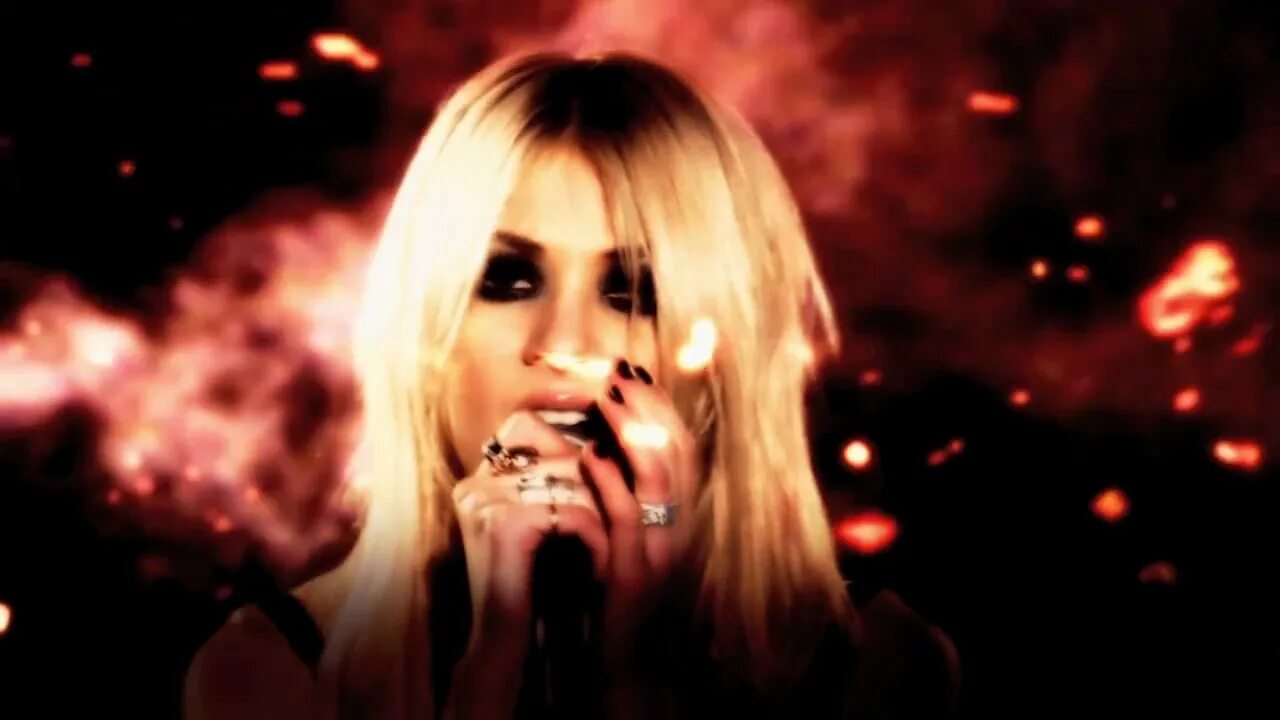 The pretty reckless make me. The pretty reckless wanna die. тейлор момсен make me wanna die. the pretty reckless you make me wanna die. солистка pretty reckless make me wanna die.