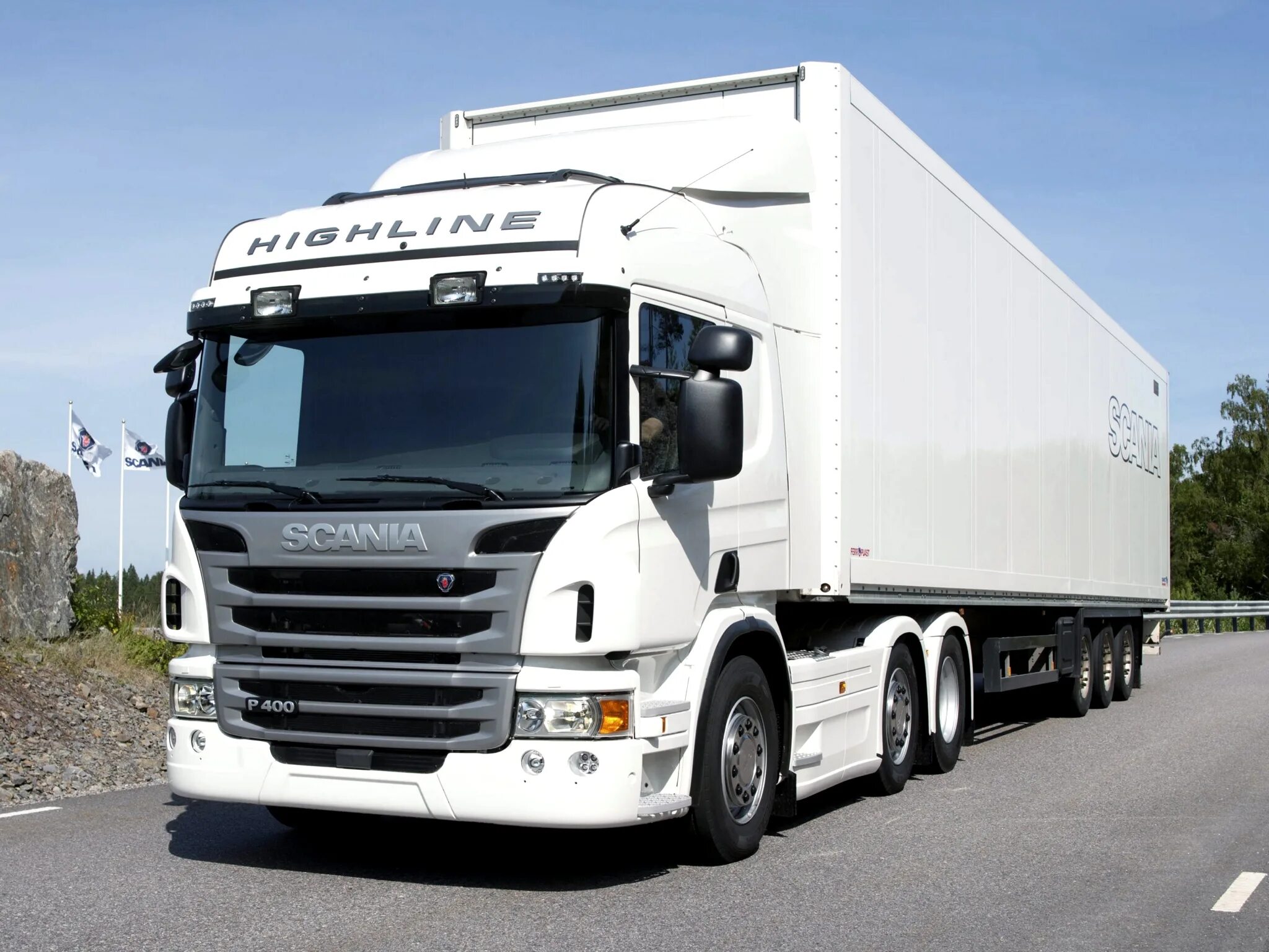 Белая скания. Скания p400. scania scania p400. скания r420 с полуприцепом рефрижератор. скания p400 фура.