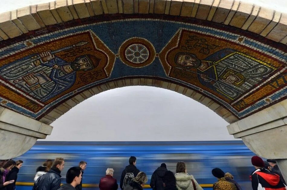 Метро как попасть в церковь. Станция метро золотые ворота киев. станция киевского метро золотые ворота. красивые станции метро киева. метро золотые ворота киев фото.
