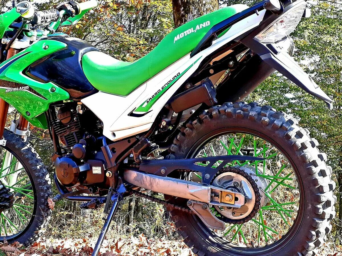 Мотоцикл кросс xr250 enduro. Мотоленд 250xr эндуро зеленый. Кавасаки 250 эндурик. Kawasaki enduro 450. Ярко зеленый эндуро.
