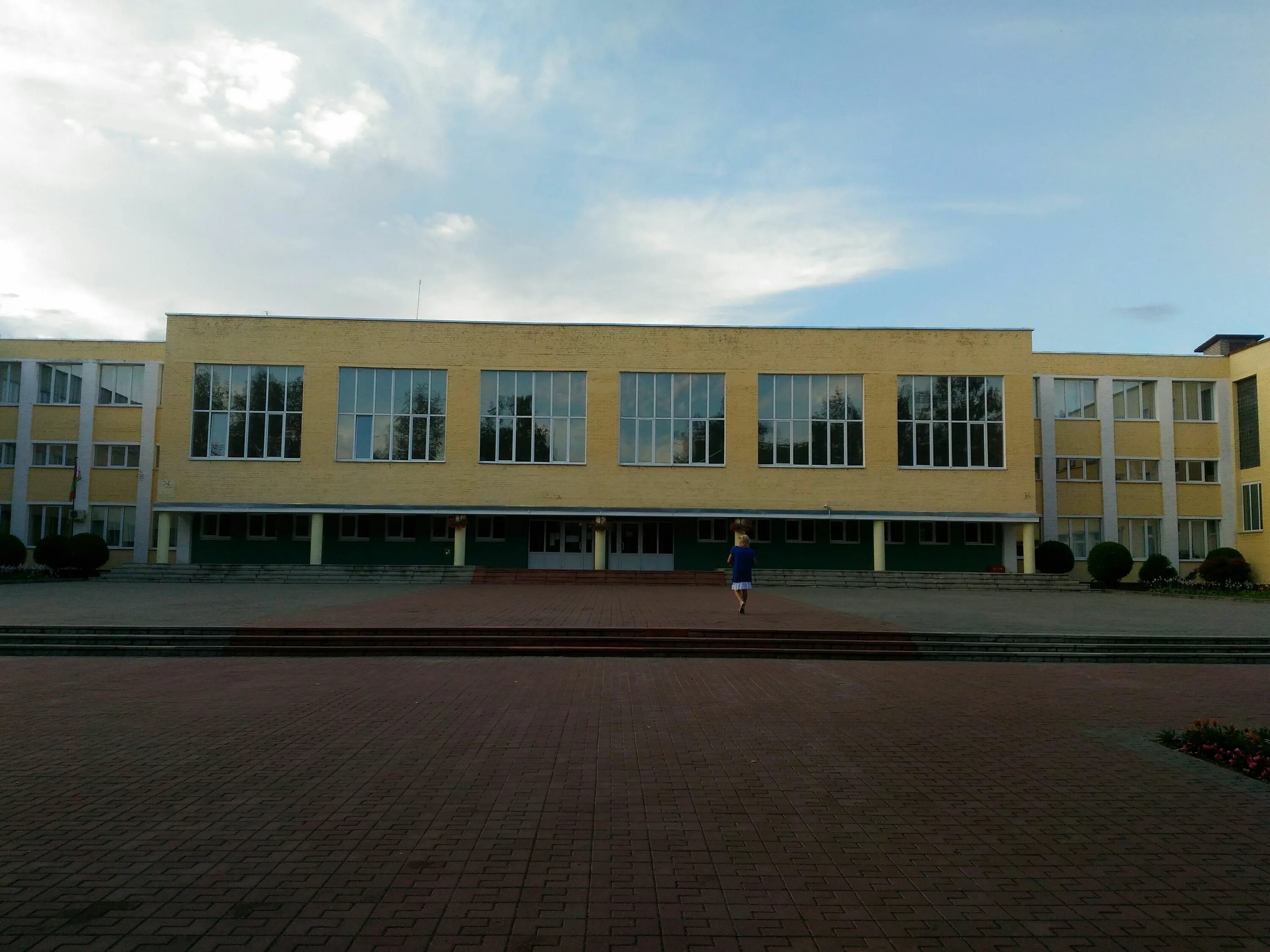 Городиловская средняя школа молодечно. Молодечно школа 1. Школа номер четыре, молодечно, учителя. Сш 1 молодечно. Молодечно школа 1 фото.