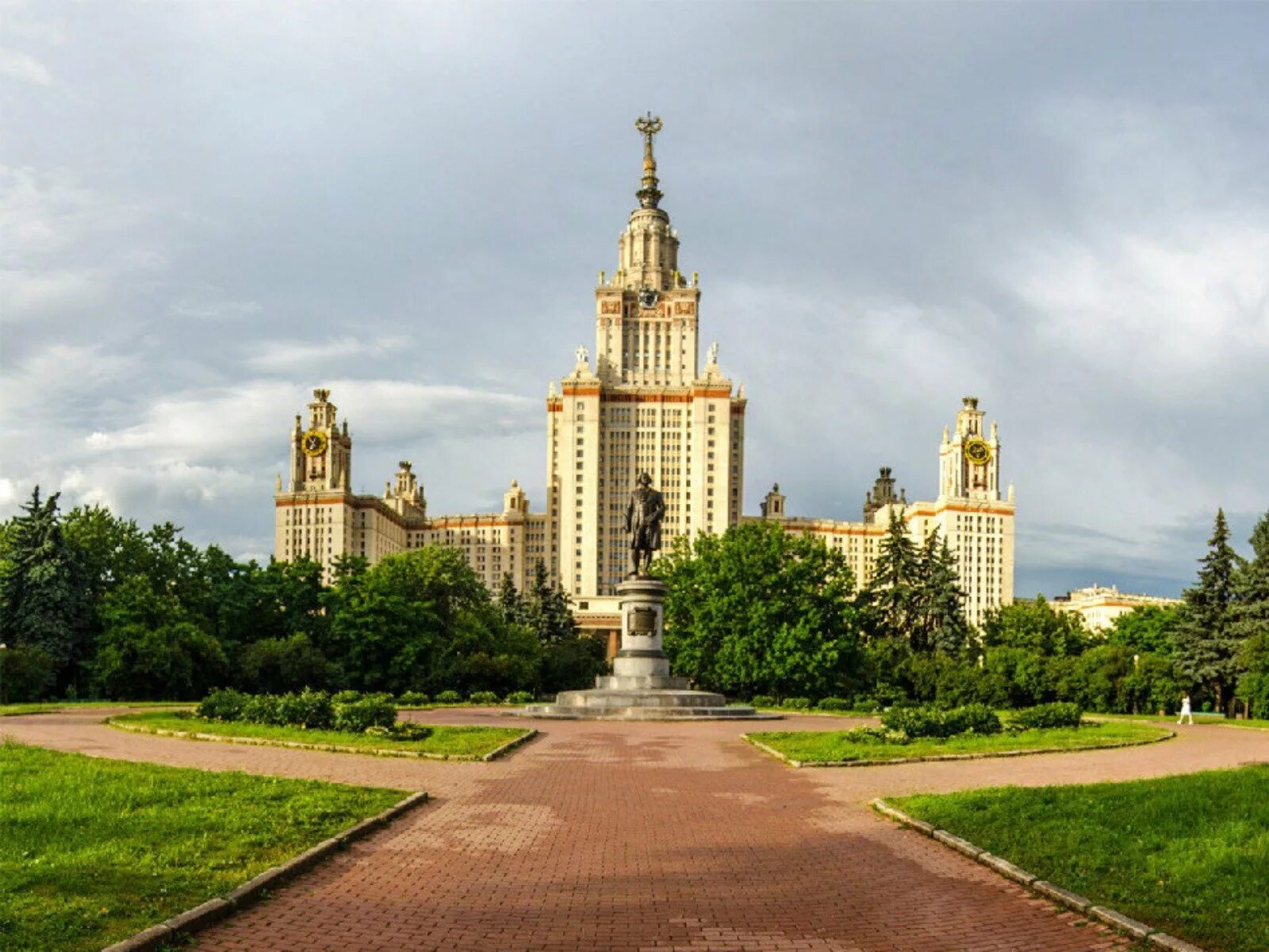 Экскурсия в мгу. МГУ Воробьевы горы. Здание МГУ на Воробьевых горах. Парк Воробьевы горы Москва. Воробьевы горы МГУ смотровая.