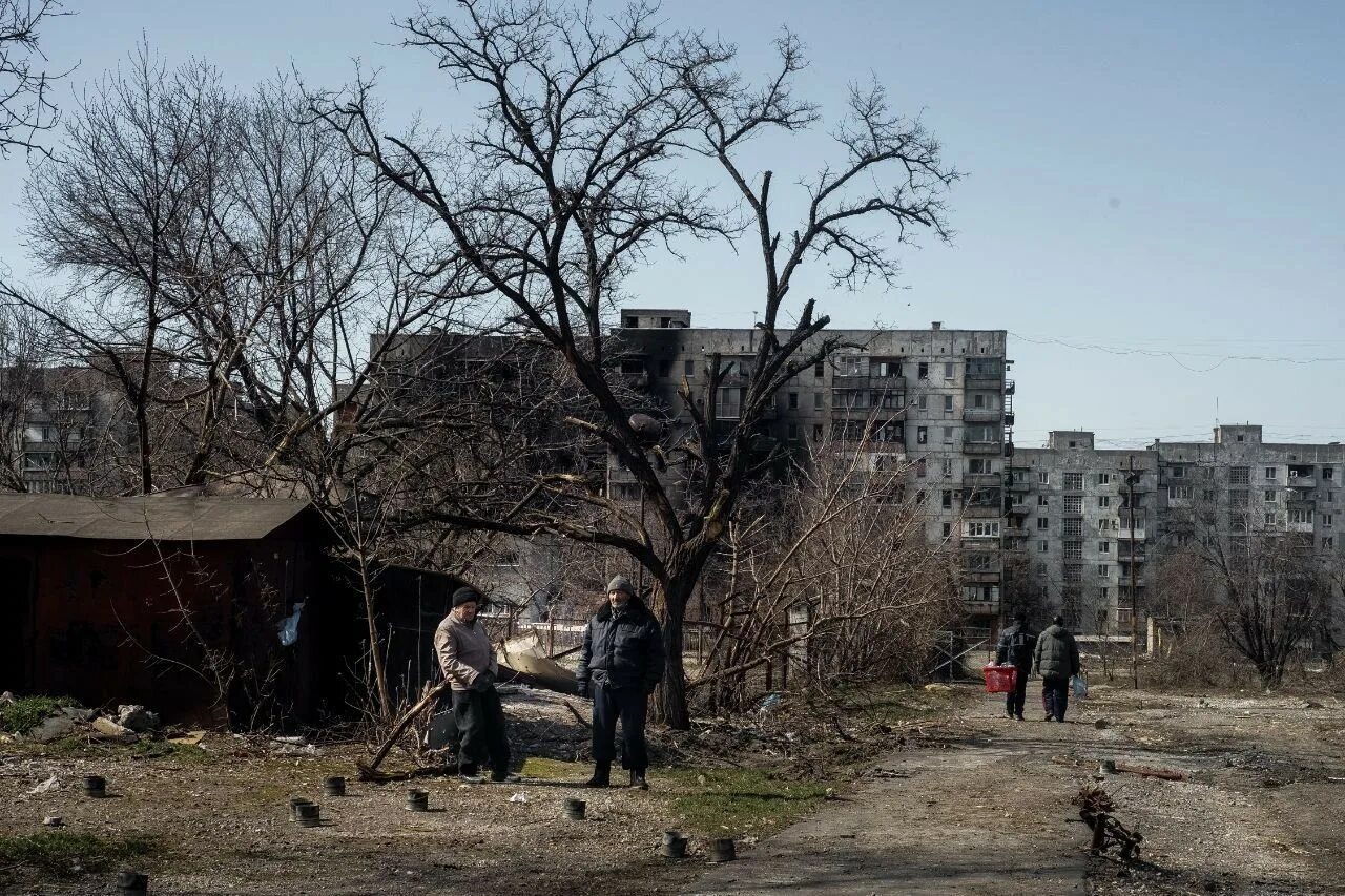 Население города мариуполь. Руины города Мариуполь. Мариуполь население численность 2022. Бои в Мариуполе 2022. Мариуполь апрель 2022.