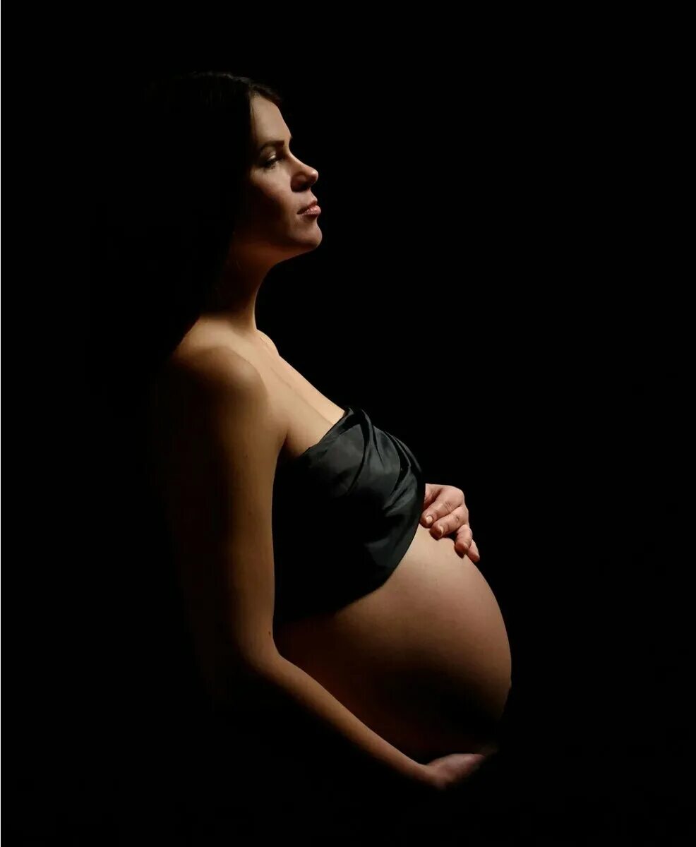 Pregnant brunette. Девушка беременна. Беременская девушка. Фотосессия беременности на природе. Pregnant brunette.