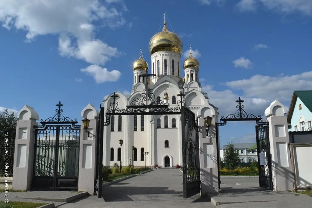 собор на западном жилмассиве новосибирск. троице-владимирский собор в новосибирске. храм на западном. новосибирск свято троицкий храм. собор на западном жилмассиве новосибирск.