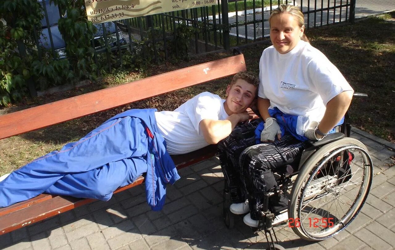 Коляска для инвалидов. Жизнь в инвалидной коляске. Красивые девушки инвалиды. Любовь инвалидов. Инвалиды сво в россии