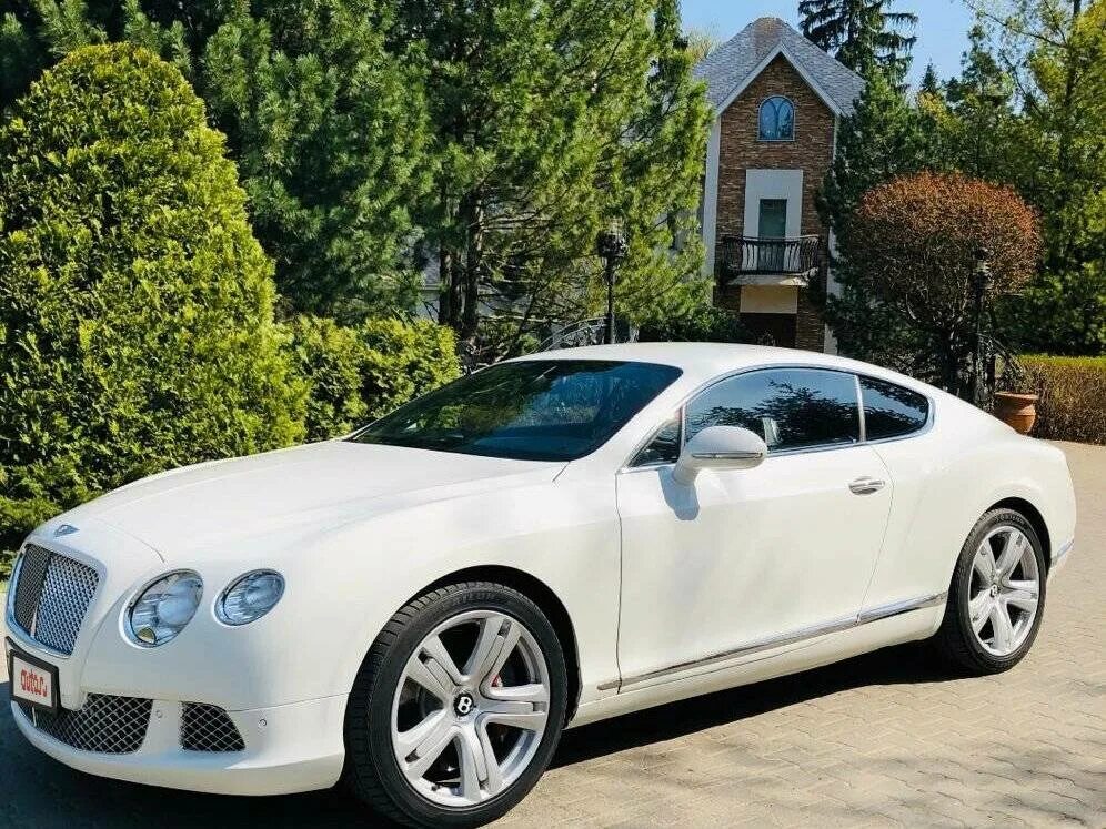 Белый цвет машины фото. Bentley Continental gt II 2011. Bentley Continental gt белый. Бентли Континенталь gt 2022 белый. Bentley Continental gt 2005 White.