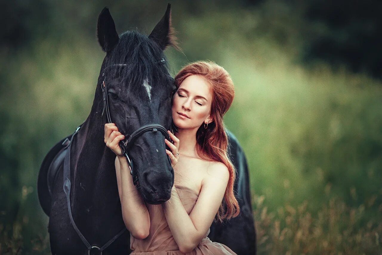 Девушка год лошади. Фотосессия с лошадьми. девушка с лошадью. фотосессия с конем. фотосессия на природе с лошадью.