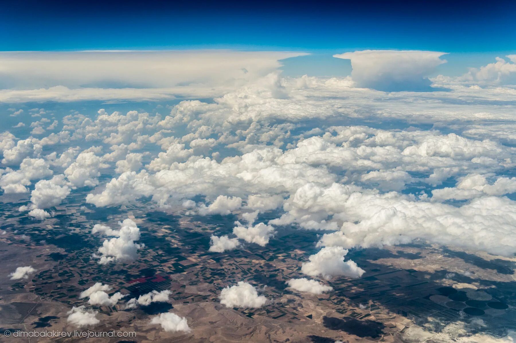 Облака с высоты птичьего полета. Небо с высоты птичьего полета. Вид с самолета на облака. Красивые облака.