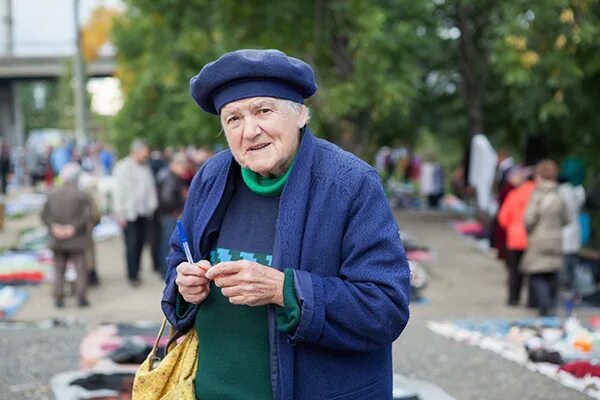 Развод пенсионеров на пальто. Фото типичной питерской пенсионерки. Пенсионер спб