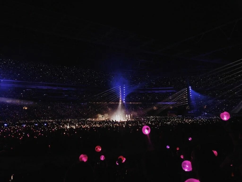 Когда был последний концерт бтс. Стадион wembley bts. bts стадион wembley лондон. уэмбли концерт bts. bts wembley stadium concert.
