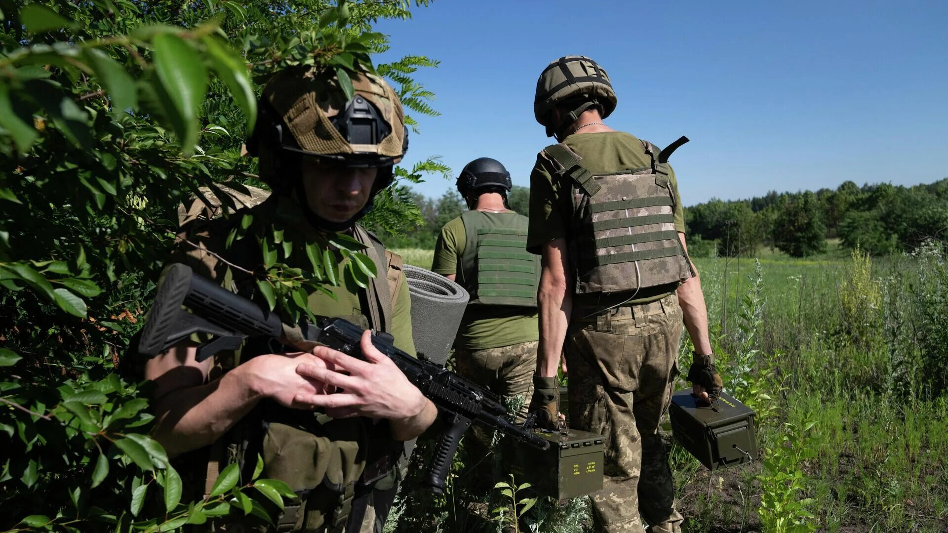 3 ukrainian. Солдаты армии Украины. Украинские войска. Военнослужащие ВСУ. Российский солдат.