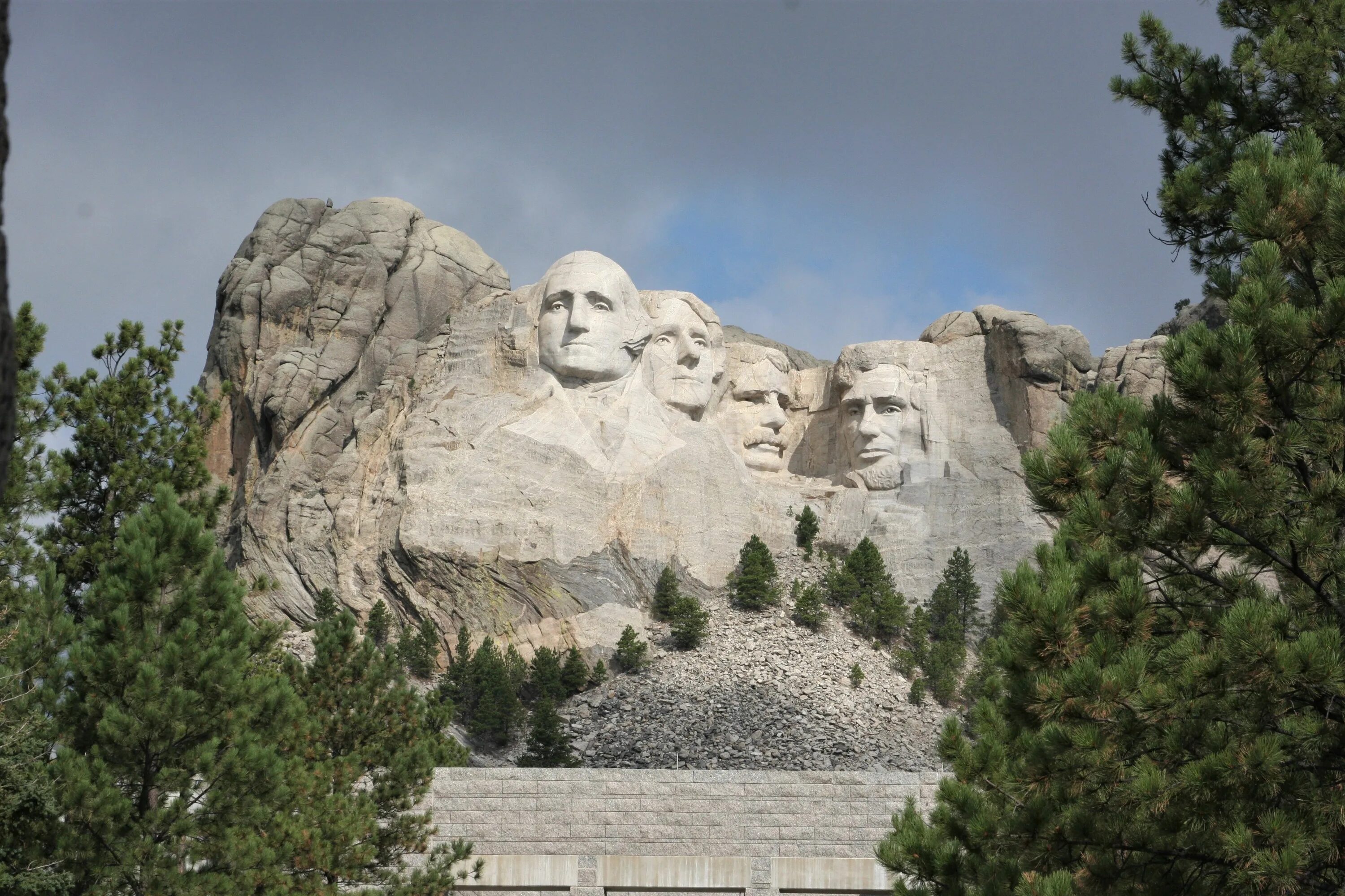 Classic mountain. Горы Рашмор смотровая площадка. 1) The Mount Rushmore National Memorial. Амфитеатр Рашмор. Кистон, Южная Дакота, США.