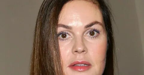 Қызы ваннада трусада жыныстық қатынасқа түседі, ал әкесі оны жыныстық қатынасқа түсуге көндіреді.