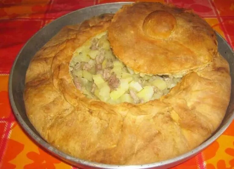 Татарский бэлеш с мясом и картошкой. Татарская кухня зур бэлиш. бэлиш башкирская кухня. зур бэлиш, 2000г. татарский пирог балиш.
