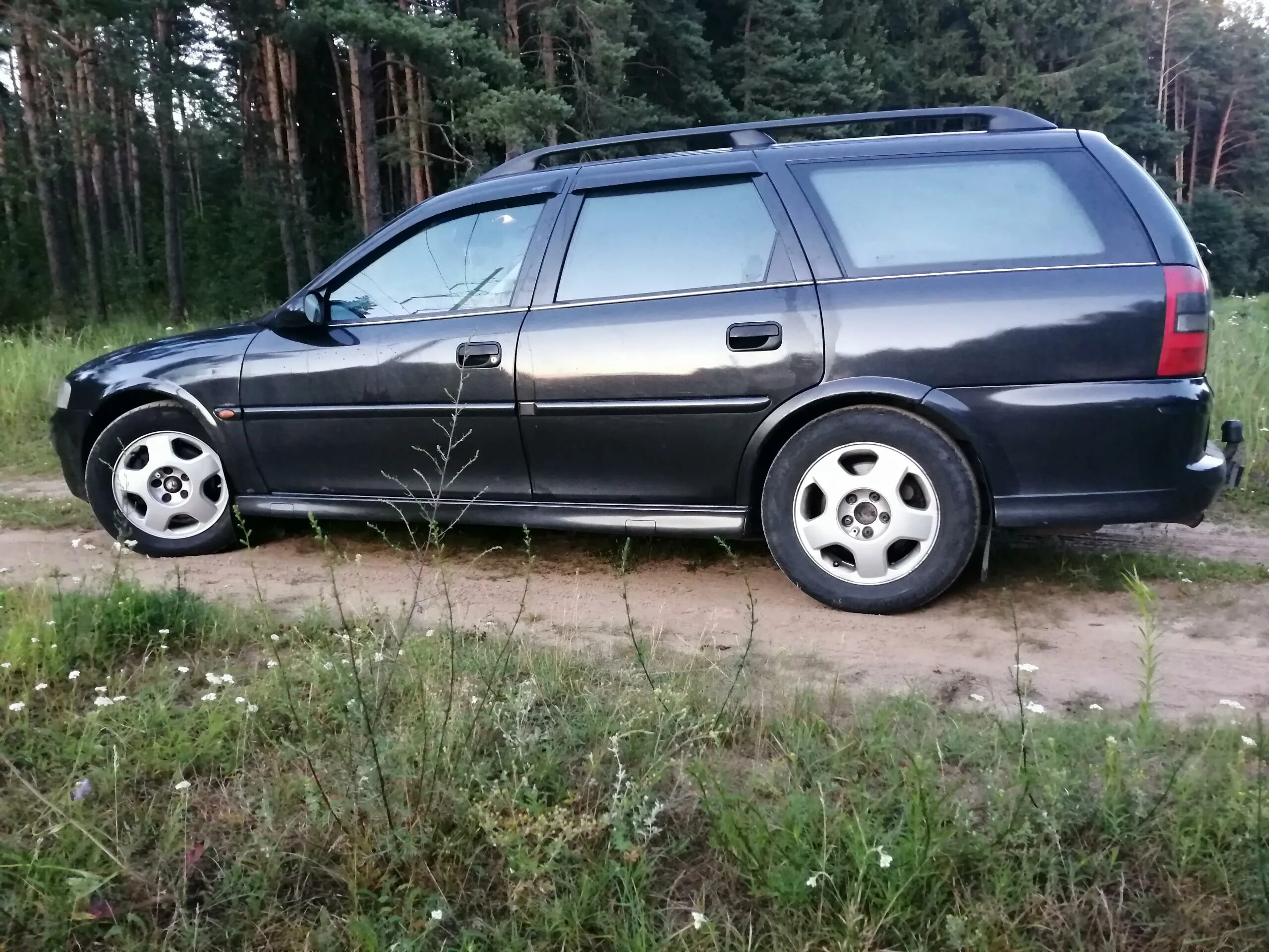 Опель вектра б беларусь. Opel Vectra 2001 универсал. Опель Вектра 2001г. Опель Вектра 1999г универсал полный тонировка. Опель Вектра 2001 года.