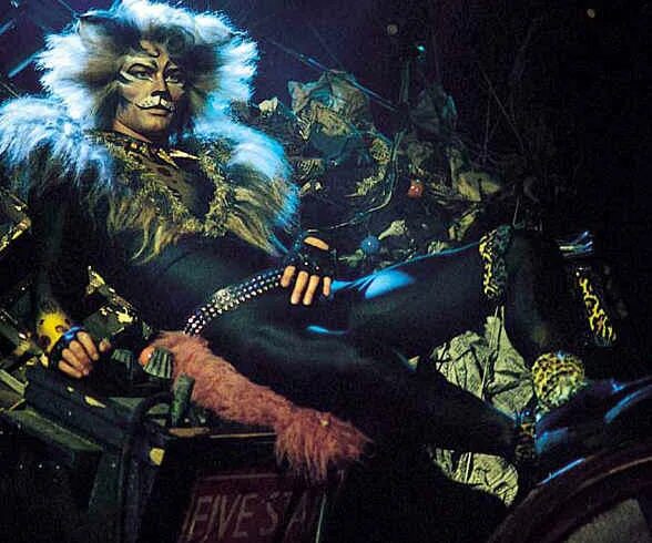 Мюзикл кошки rum Tum Tugger. Джон Патридж кошки. Джон Партридж рам там Таггер. Рам там Таггер и Мистофелис.