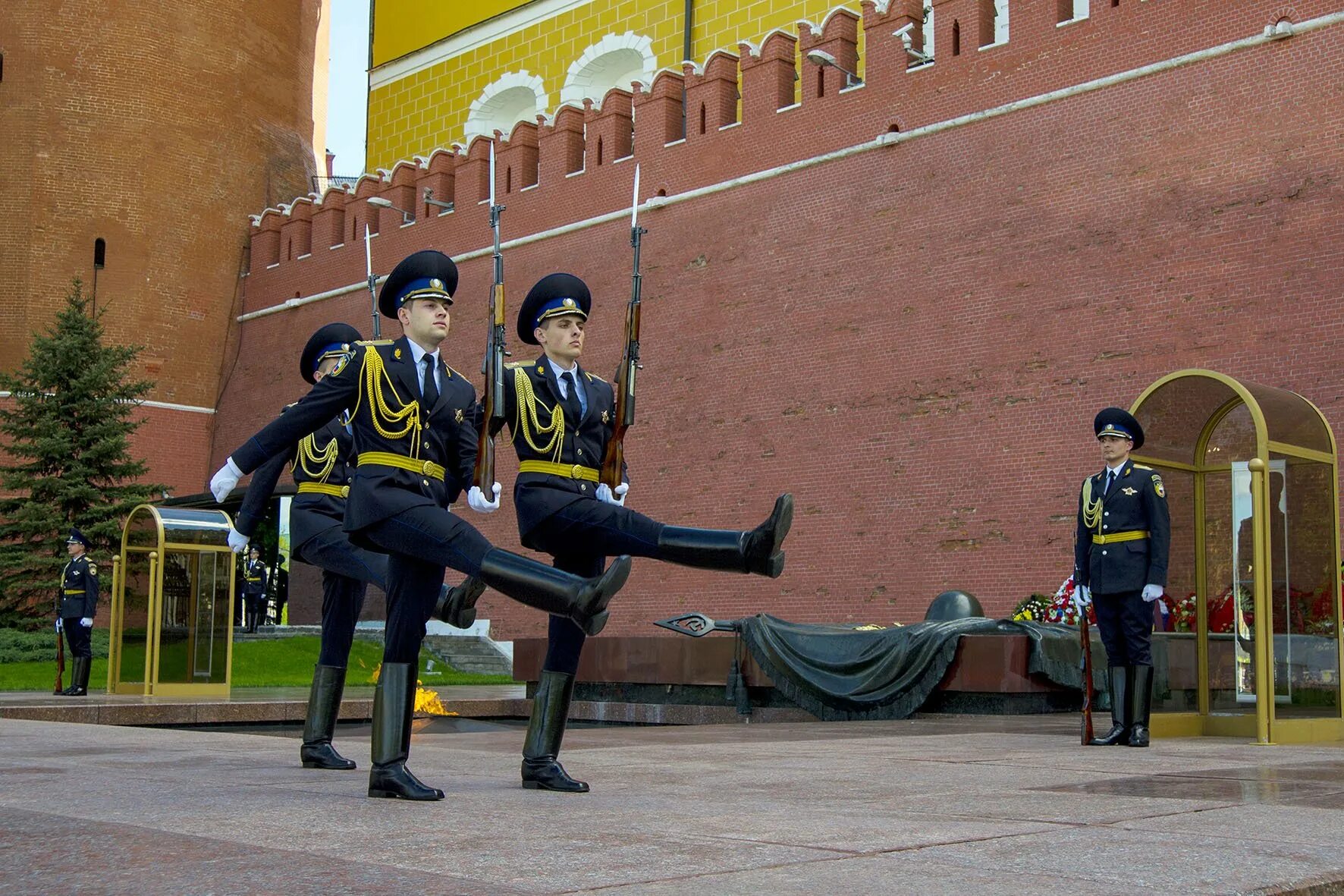 Присяга агз мчс. Службы на красной площади. Службы на красной площади. Службы на красной площади. Службы на красной площади.