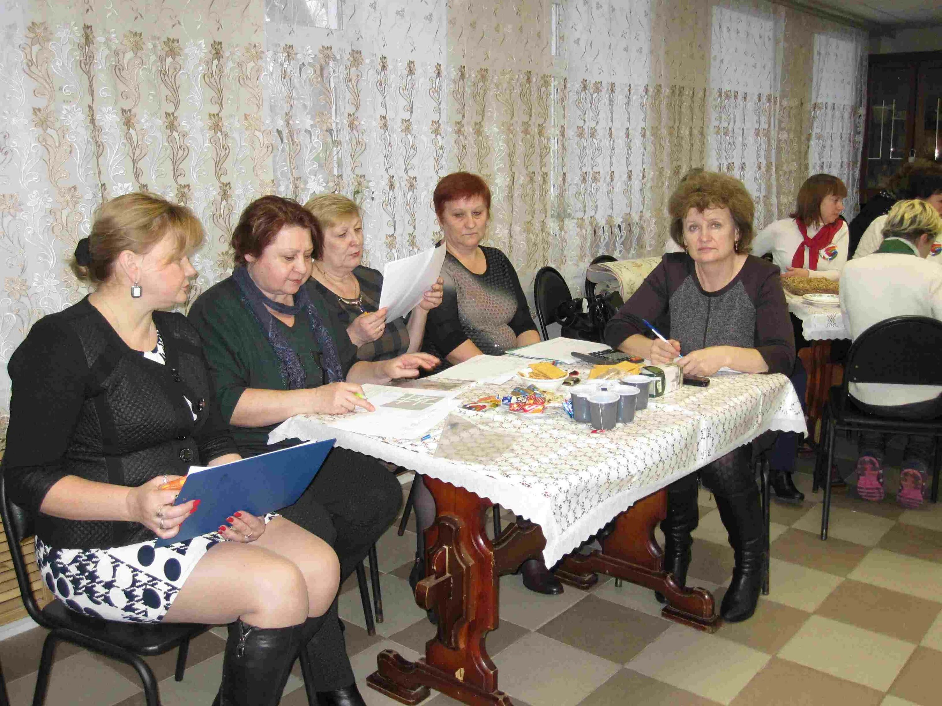 Коллектив соцзащиты. Коллектив цсо. Сплоченный коллектив. Рукопожатие много людей. Бизнес команда.