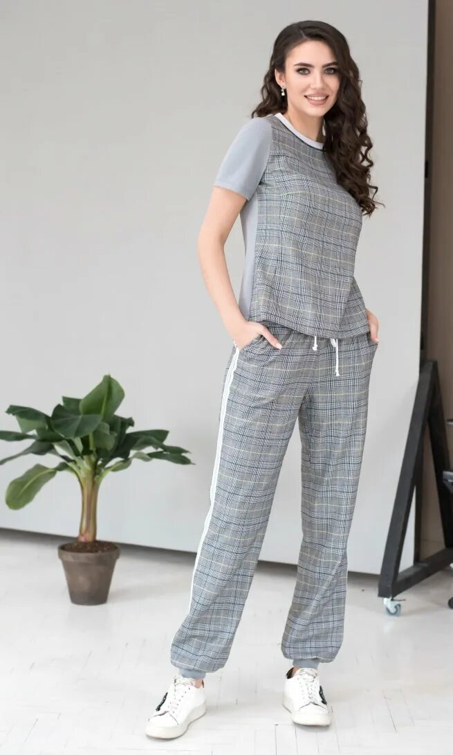 Костюм laete (l, хаки). Laete костюм велюровый. Laete 51605. Женские велюровые костюмы laete. Костюм трикотажный женский с брюками.
