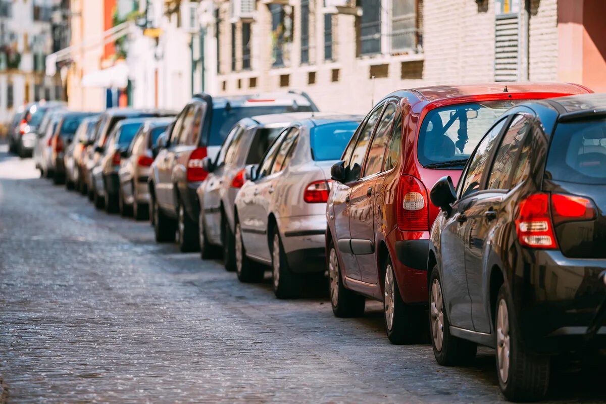 The parking europe. The parking europe. Улица с припаркованными автомобилями. Припаркованная машина. Парковка во франции.