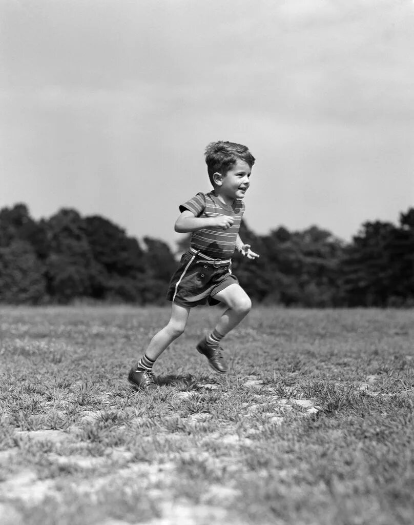 Кроссовки reebok aztrek og. Легкая атлетика. Retro running. Retro running. Бег черно белая картинка.