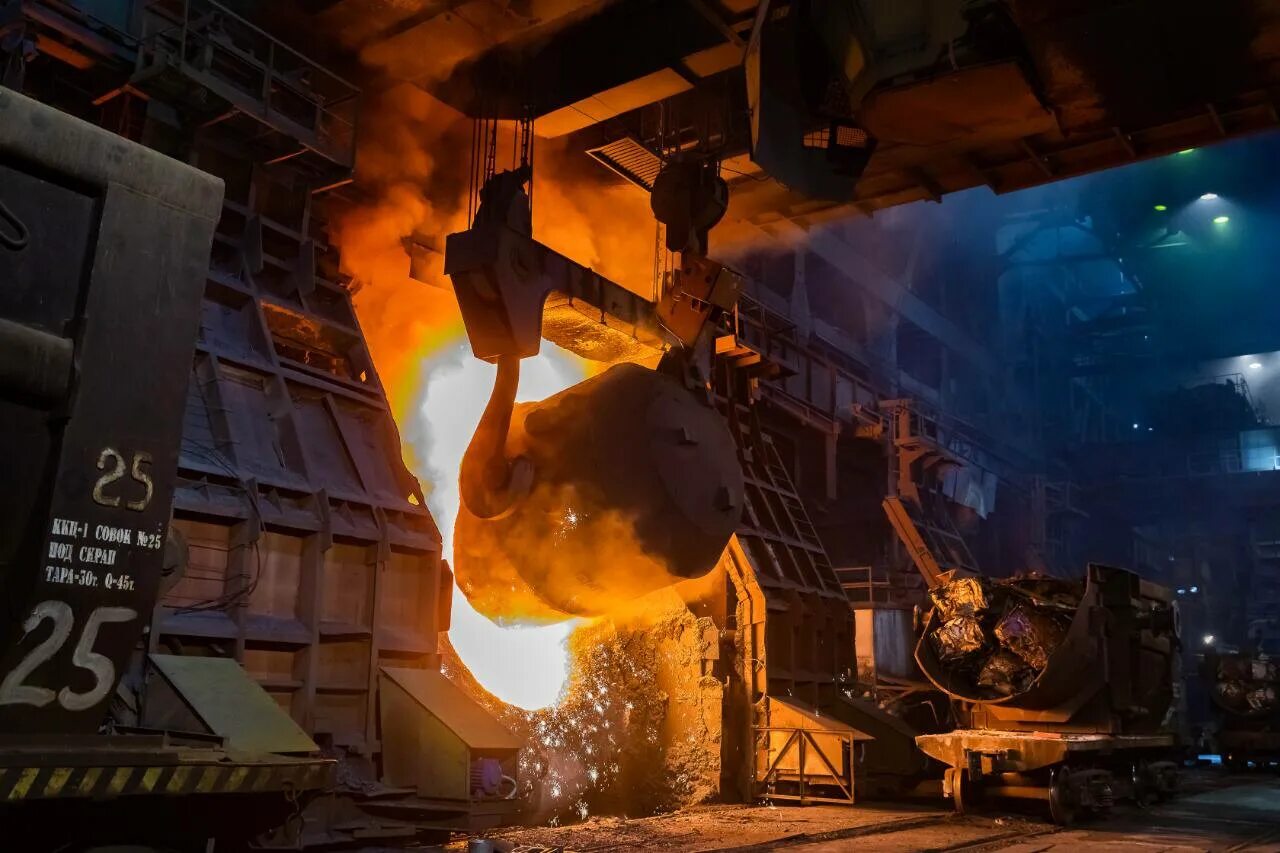 Празднование дня металлурга в новокузнецке 2025. Металлургия кузбасса. евраз зсмк арка. с днем металлурга. металлург новокузнецк.
