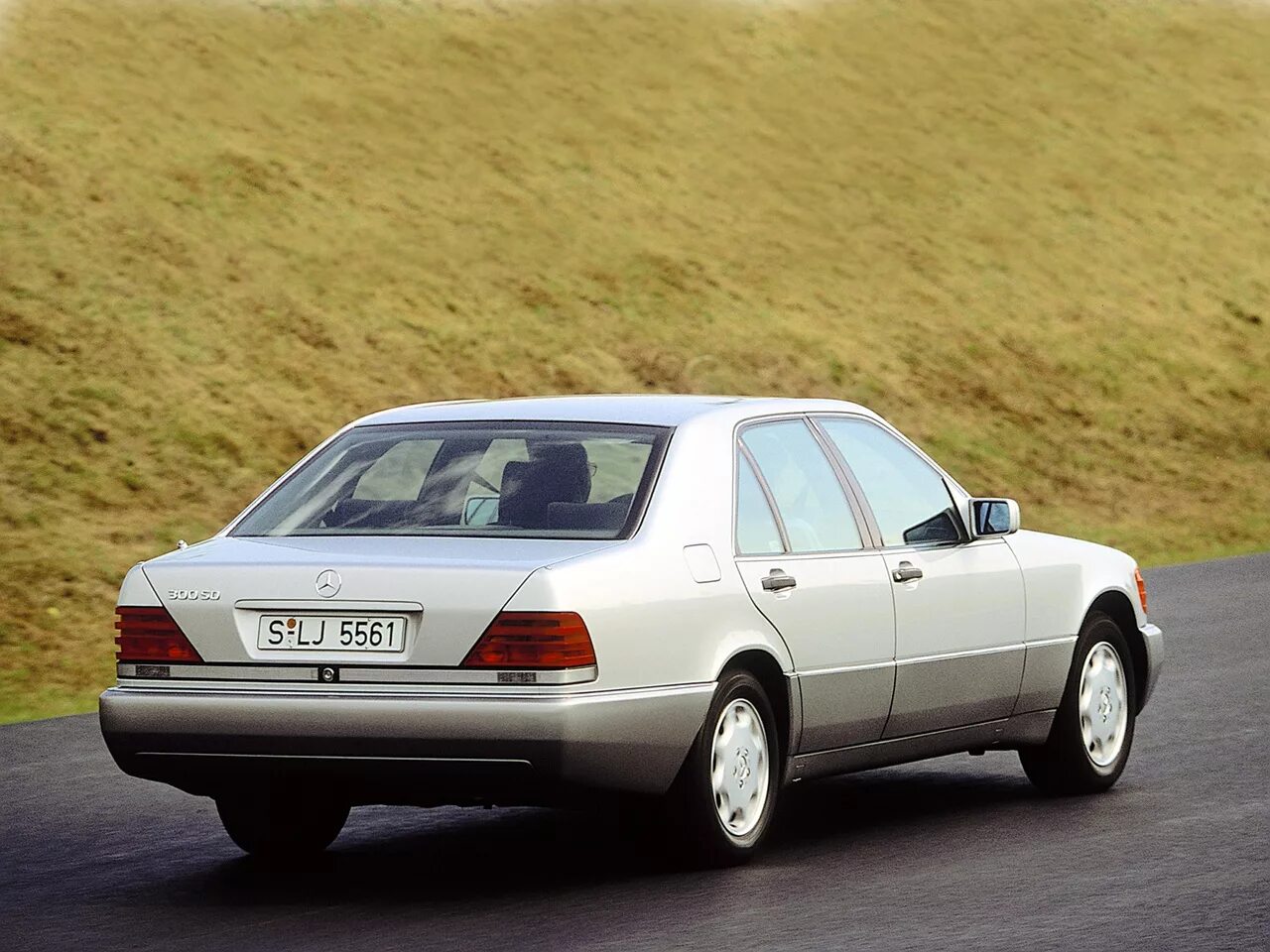 Mercedes w140 s600. W140 характеристики. Mercedes benz w140 s600 v12. Mercedes e600 w140. мерседес бенц s600 w140.