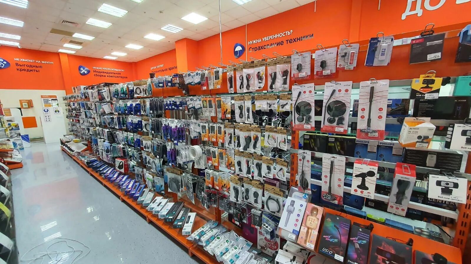 Днс курган смартфоны. Днс курчатов каталог. Днс светлоград швейные машинки. Салон днс. Аниме магазин в кургане гиперсити.