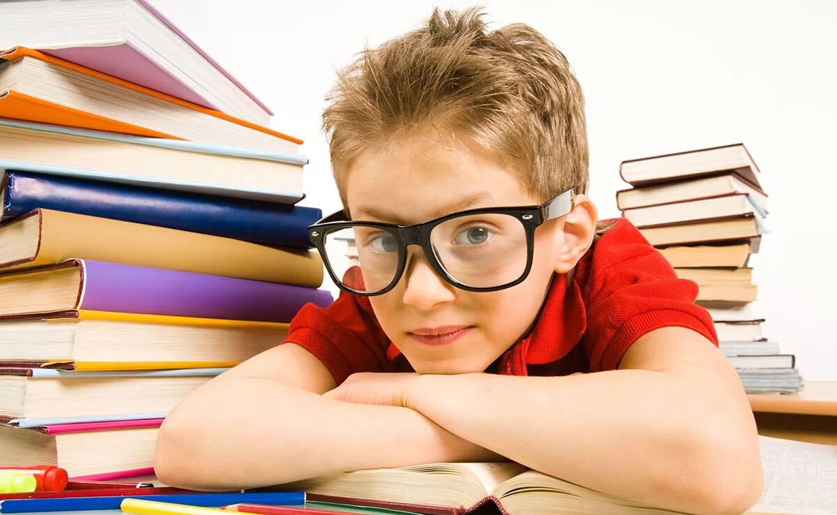 Школа портил. Дети в очках. Школьник в очках. Идеальный ученик. Школьники в очках для зрения.