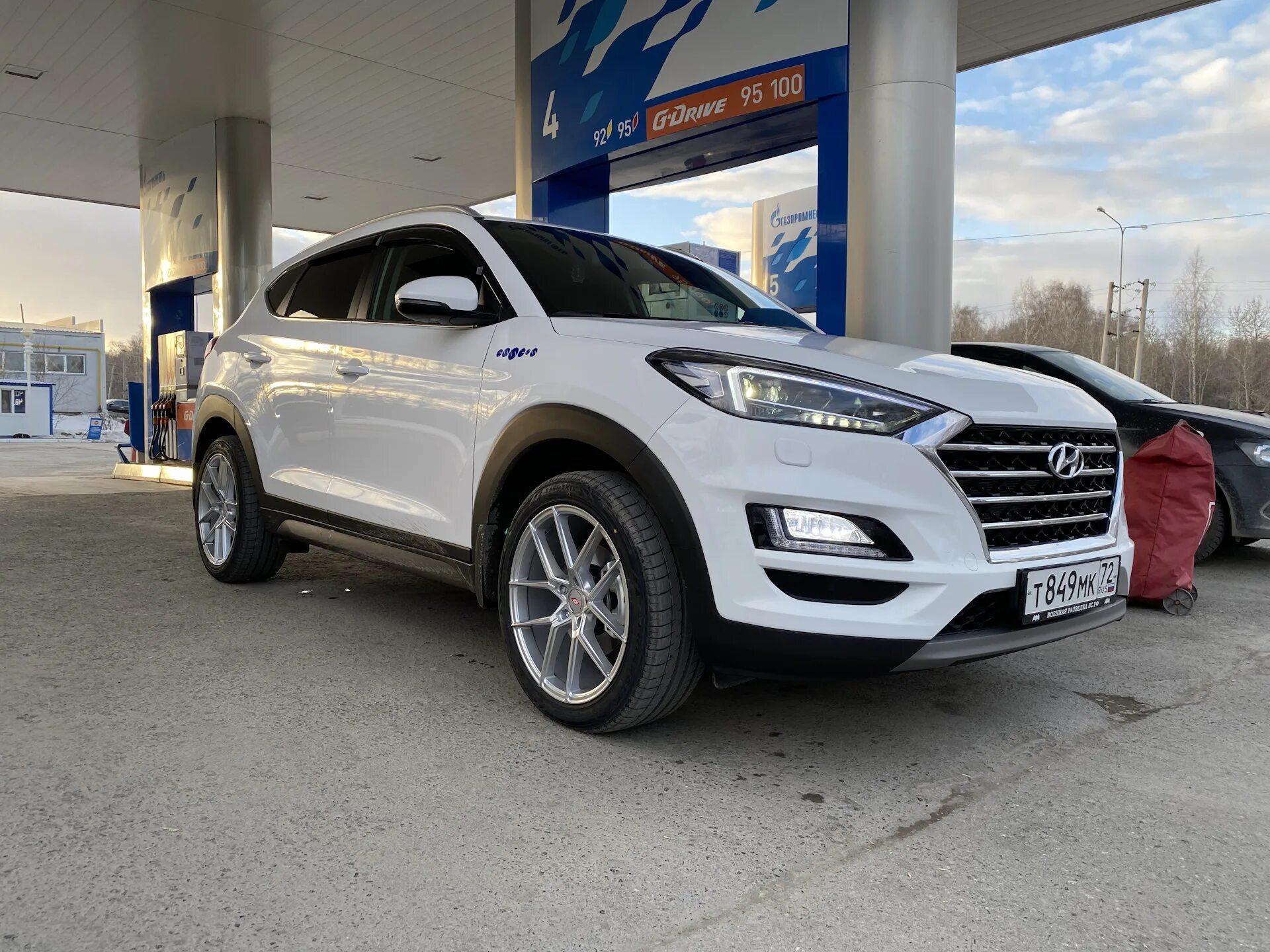 Hyundai tucson tl. Hyundai Tucson 2019 диски. Hyundai Tucson TL на r19. Hyundai Tucson на 19 колесах.