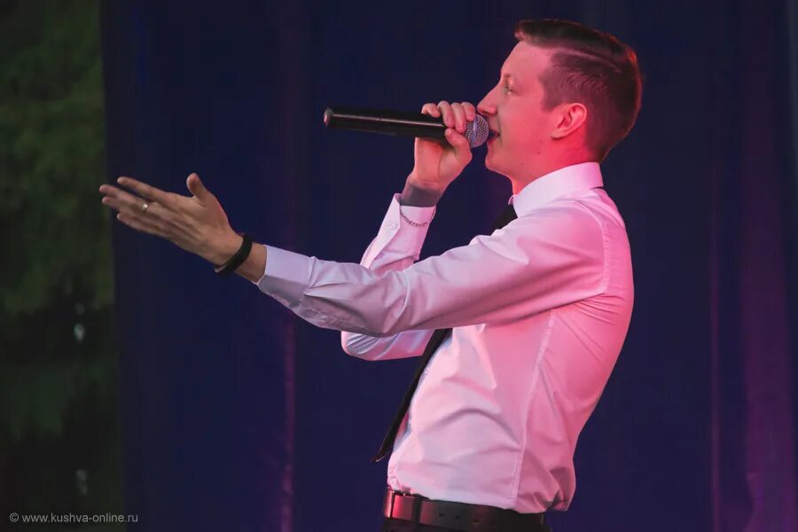 Кавер певец с глубоким голосом. Кавер певец с глубоким голосом. Кавер певец гаврилов. Cover band группа. Кавер певец.