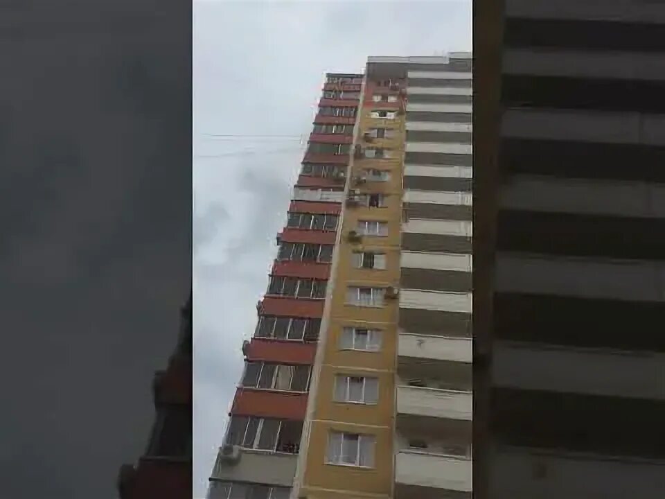 Сгоревшее здание школы. Пожар в химках сейчас. Репина пожар. Репина пожар. Пожар на репина в лысьве.