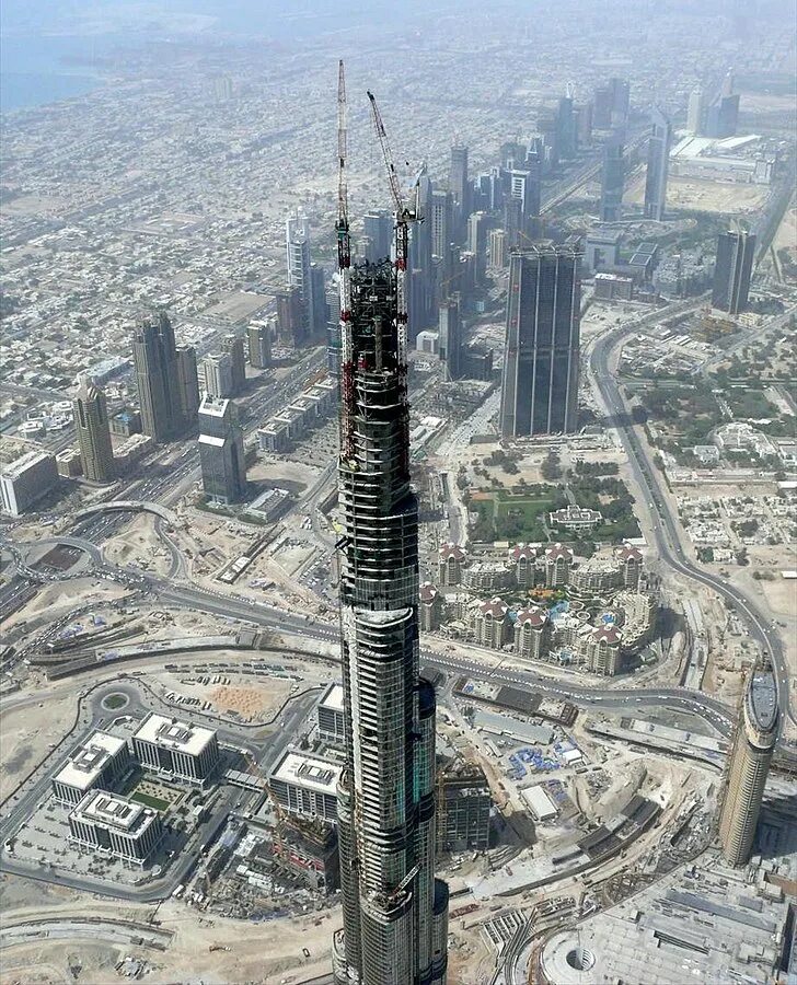 Башня Бурдж Халифа в Дубае. Бурдж Халифа 2010. Дубай здание Бурдж Халифа. Башня Бурдж Халифа стройка.