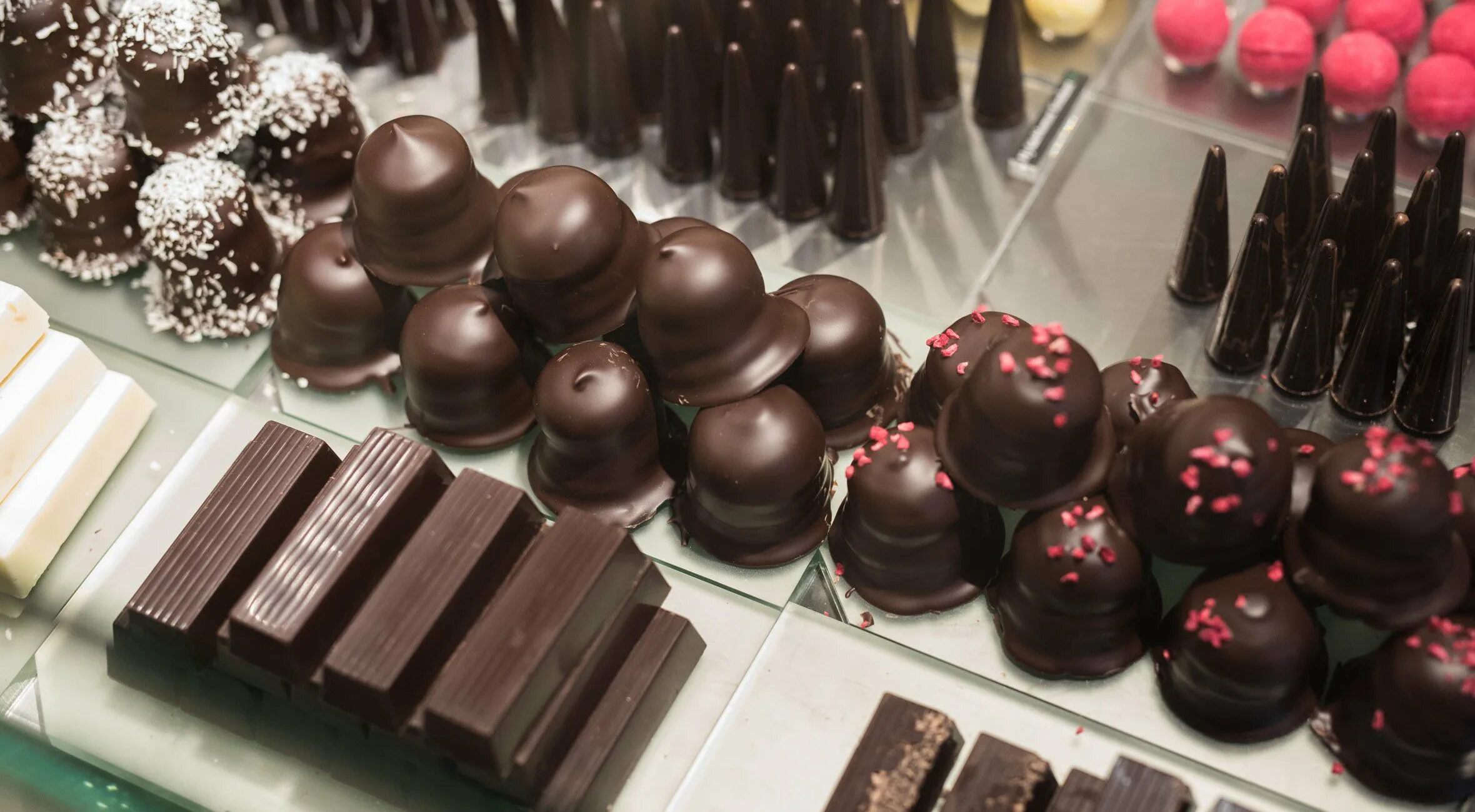 Шоколатье шоколад. Линд шоколатье. Шоколатье шоколадное искусство. Шоколад для кондитеров. Шоколатье шоколад.