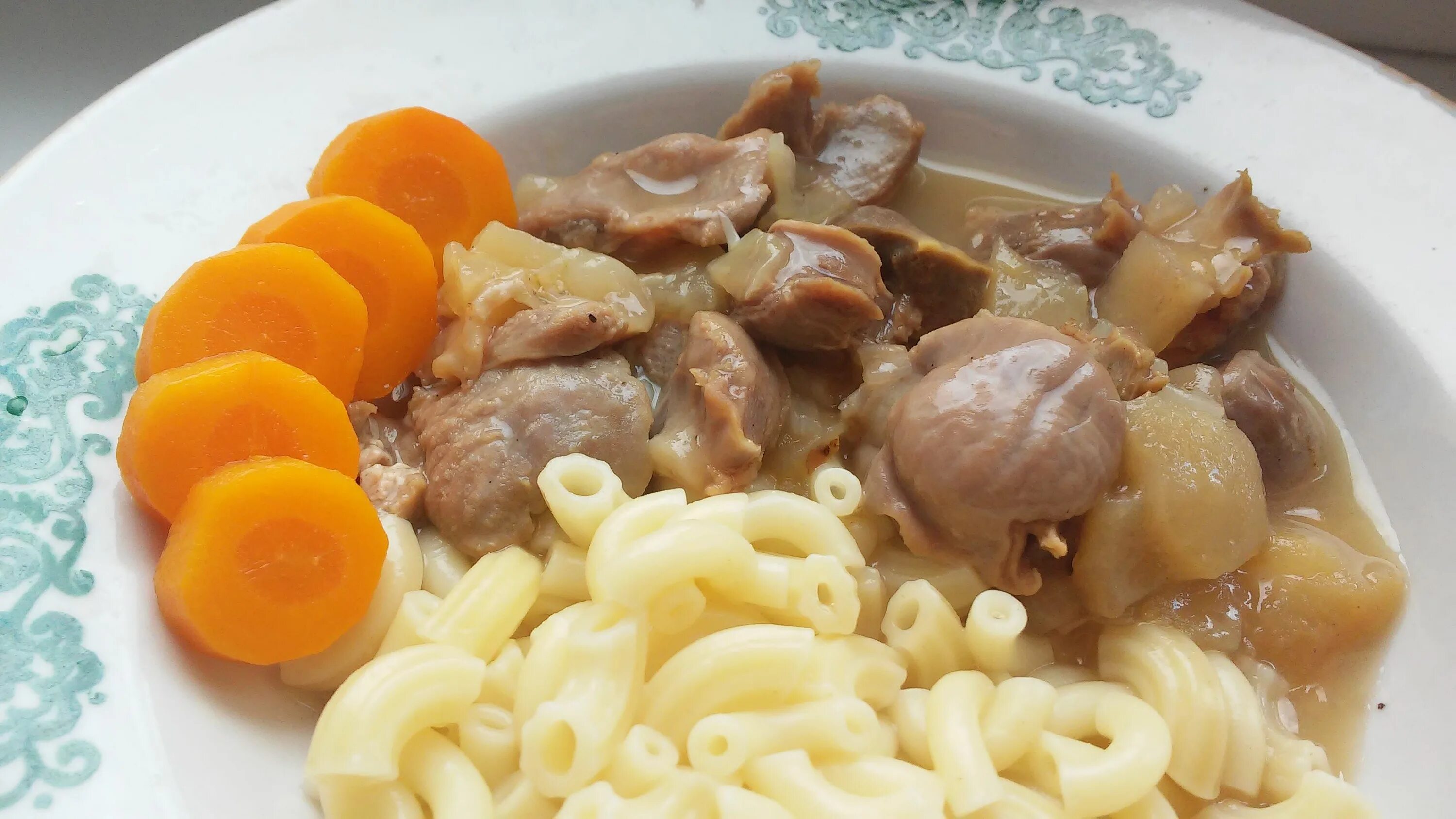 Подлива к пюре с мясом. Бефстроганов из печени с пюре фото сверху.