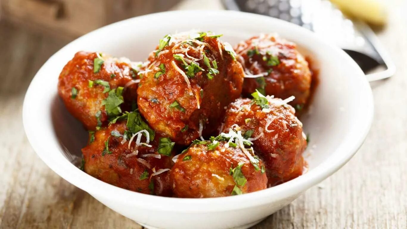 нутовые крокеты. как приготовить рыбные фрикадельки. тефтели с рисом с подливкой. тефтели из трески. чилийские рыбные фрикадельки.