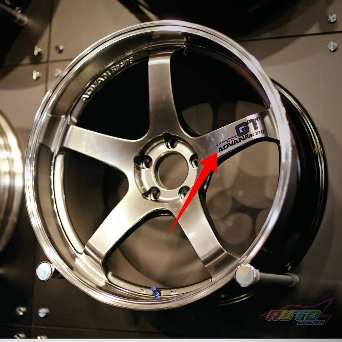 Как поставить литой диск. Advan racing gt. диски advan racing gt. advan gt литье. литые диски advan racing gt.