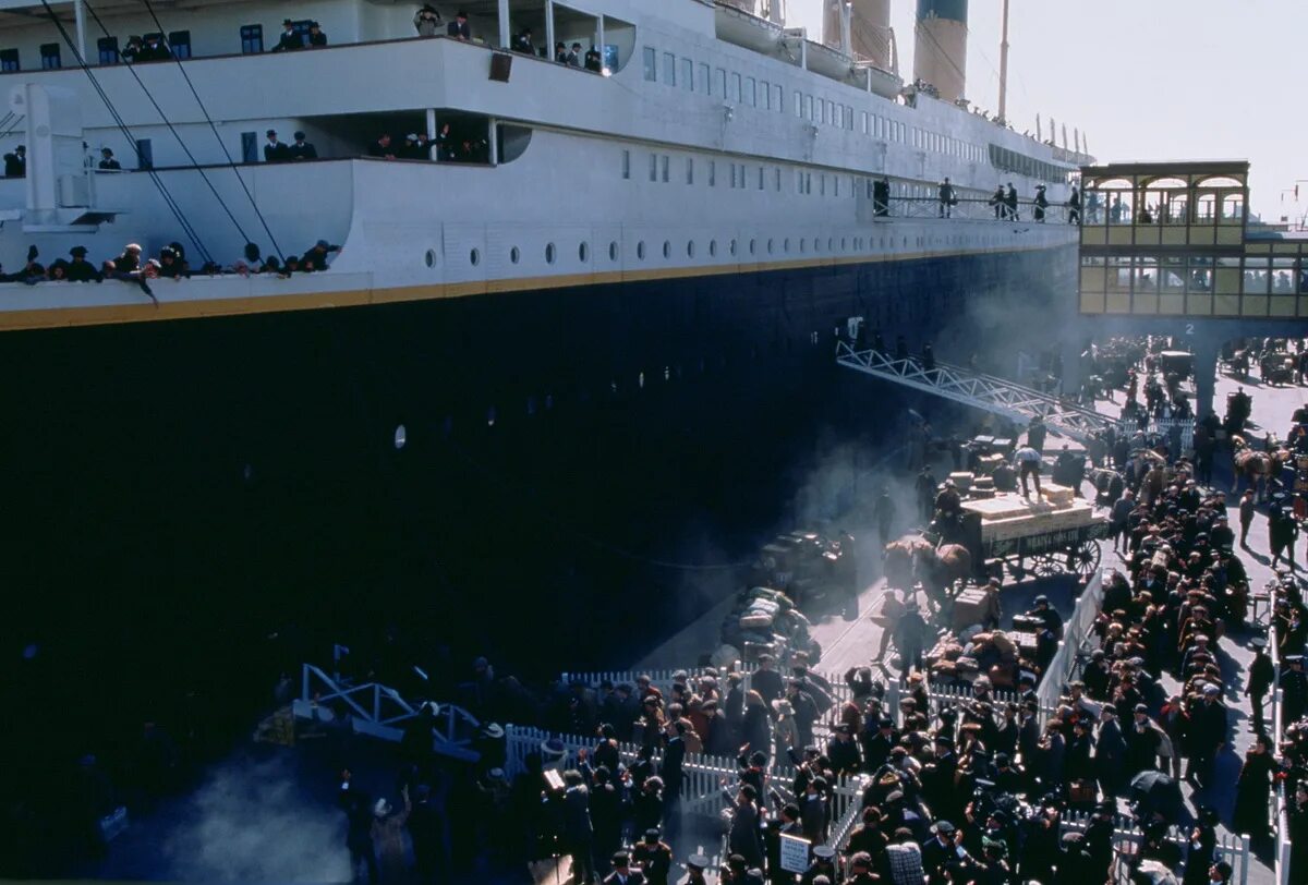 Титаник кадры. Титаник фильм 1997 крушение. Титаник 1997 Саутгемптон. Гибель Титаника 1997. Титаник 1997 кадры корабля.
