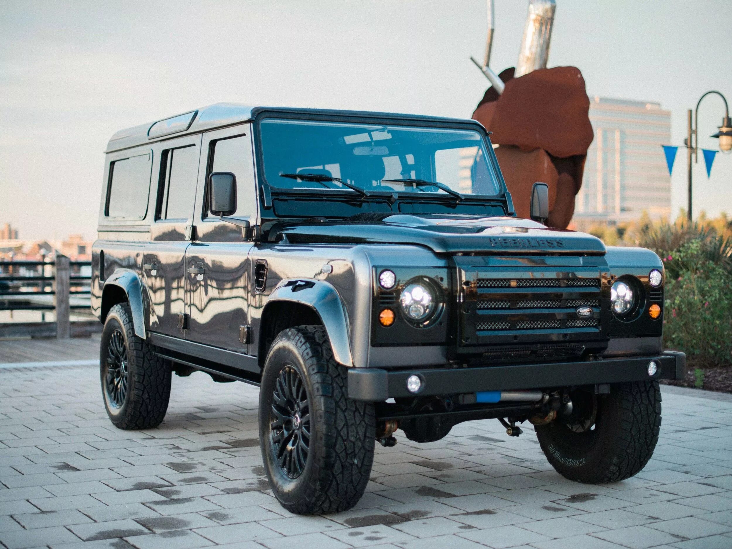 Defender auto купить. Ленд Ровер Дефендер. Ленд Ровер 110. Ленд Ровер Дефендер 4. Дефендер 110.