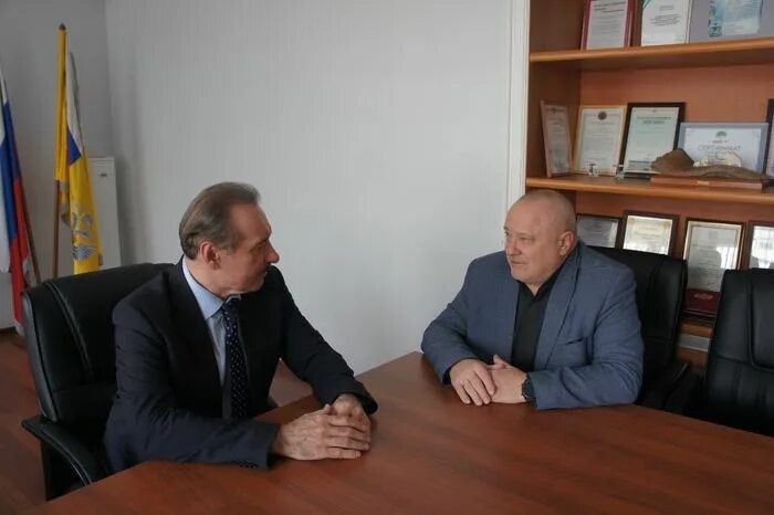 председатель обкома. мтуси кафедра философии 2003. председатель обкома. председатель президиума облпотребсоюза кемеровской области 1946 год. председатель обкома.